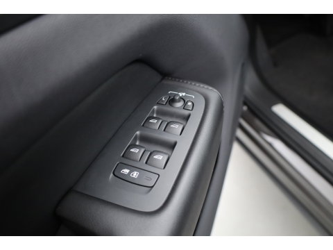 Volvo XC60 2.0 T6 Plug-in hybrid AWD Plus Dark | RIJKLAAR!! |  SOH 98% | Pano | Leder | Trekhaak | Adapt. Cruise | Stoel- Stuurverw. | 360cam | Memory | Harman Kardon