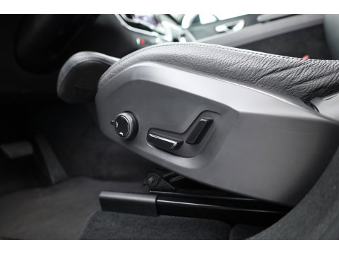 Volvo XC60 2.0 T6 Plug-in hybrid AWD Plus Dark | RIJKLAAR!! |  SOH 98% | Pano | Leder | Trekhaak | Adapt. Cruise | Stoel- Stuurverw. | 360cam | Memory | Harman Kardon