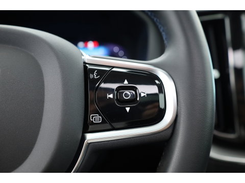 Volvo XC60 2.0 T6 Plug-in hybrid AWD Plus Dark | RIJKLAAR!! |  SOH 98% | Pano | Leder | Trekhaak | Adapt. Cruise | Stoel- Stuurverw. | 360cam | Memory | Harman Kardon