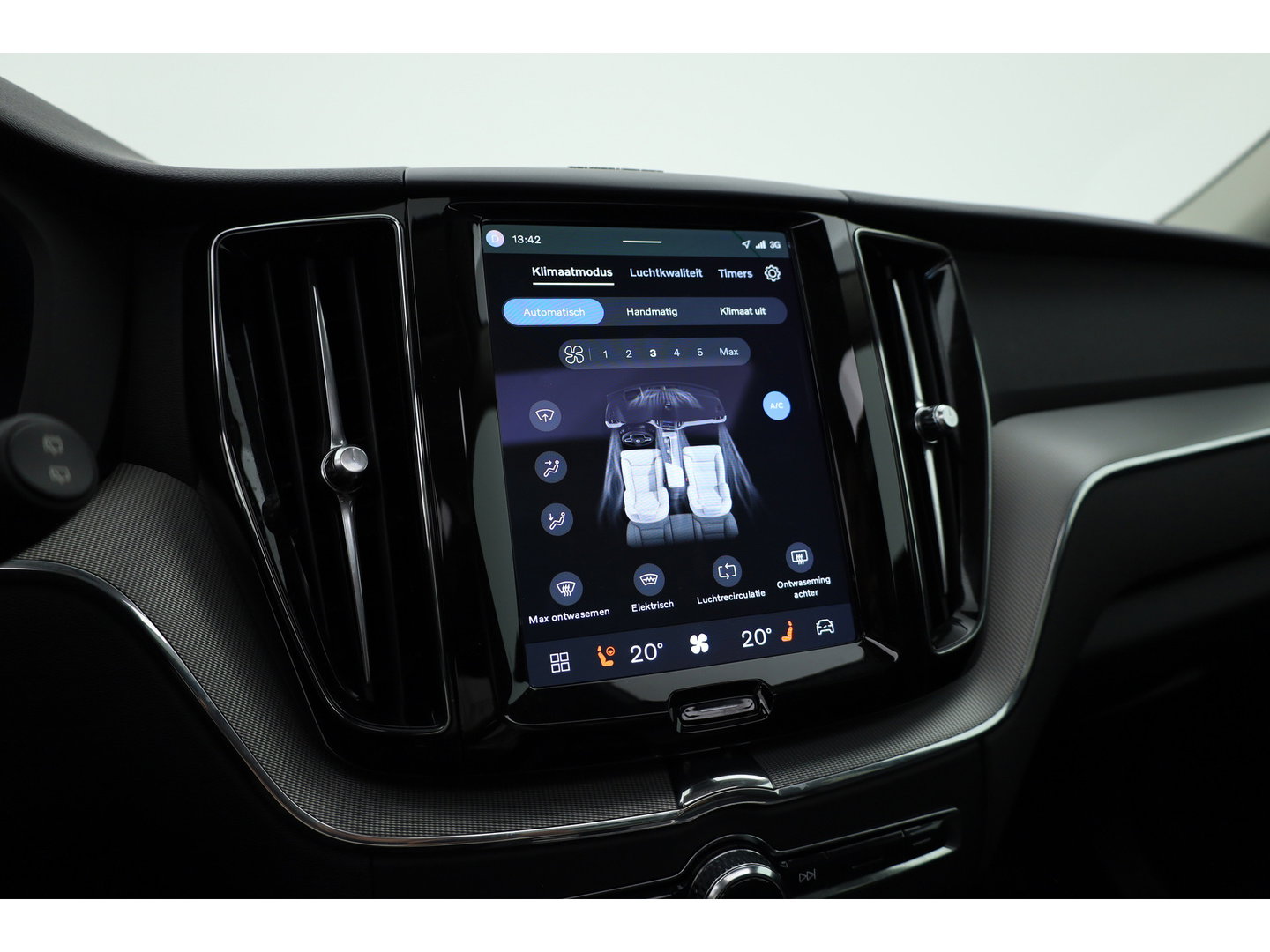 Volvo XC60 2.0 T6 Plug-in hybrid AWD Plus Dark | RIJKLAAR!! |  SOH 98% | Pano | Leder | Trekhaak | Adapt. Cruise | Stoel- Stuurverw. | 360cam | Memory | Harman Kardon