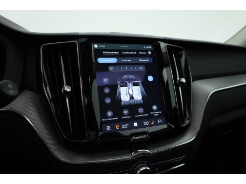 Volvo XC60 2.0 T6 Plug-in hybrid AWD Plus Dark | RIJKLAAR!! |  SOH 98% | Pano | Leder | Trekhaak | Adapt. Cruise | Stoel- Stuurverw. | 360cam | Memory | Harman Kardon
