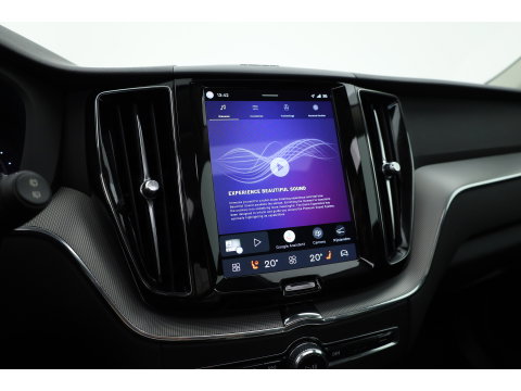Volvo XC60 2.0 T6 Plug-in hybrid AWD Plus Dark | RIJKLAAR!! |  SOH 98% | Pano | Leder | Trekhaak | Adapt. Cruise | Stoel- Stuurverw. | 360cam | Memory | Harman Kardon
