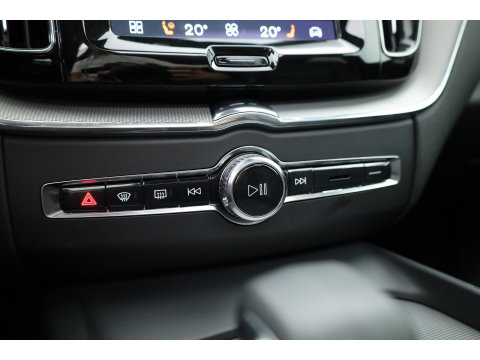 Volvo XC60 2.0 T6 Plug-in hybrid AWD Plus Dark | RIJKLAAR!! |  SOH 98% | Pano | Leder | Trekhaak | Adapt. Cruise | Stoel- Stuurverw. | 360cam | Memory | Harman Kardon