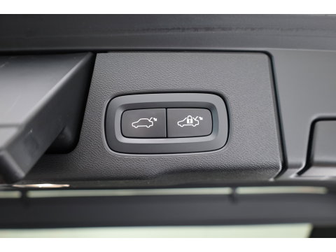 Volvo XC60 2.0 T6 Plug-in hybrid AWD Plus Dark | RIJKLAAR!! |  SOH 98% | Pano | Leder | Trekhaak | Adapt. Cruise | Stoel- Stuurverw. | 360cam | Memory | Harman Kardon