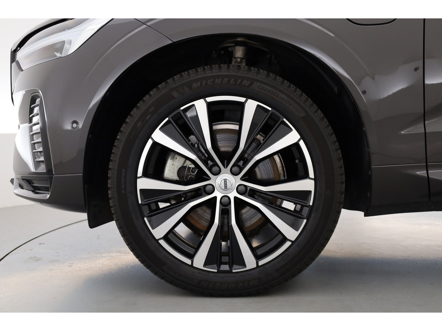 Volvo XC60 2.0 T6 Plug-in hybrid AWD Plus Dark | RIJKLAAR!! |  SOH 98% | Pano | Leder | Trekhaak | Adapt. Cruise | Stoel- Stuurverw. | 360cam | Memory | Harman Kardon