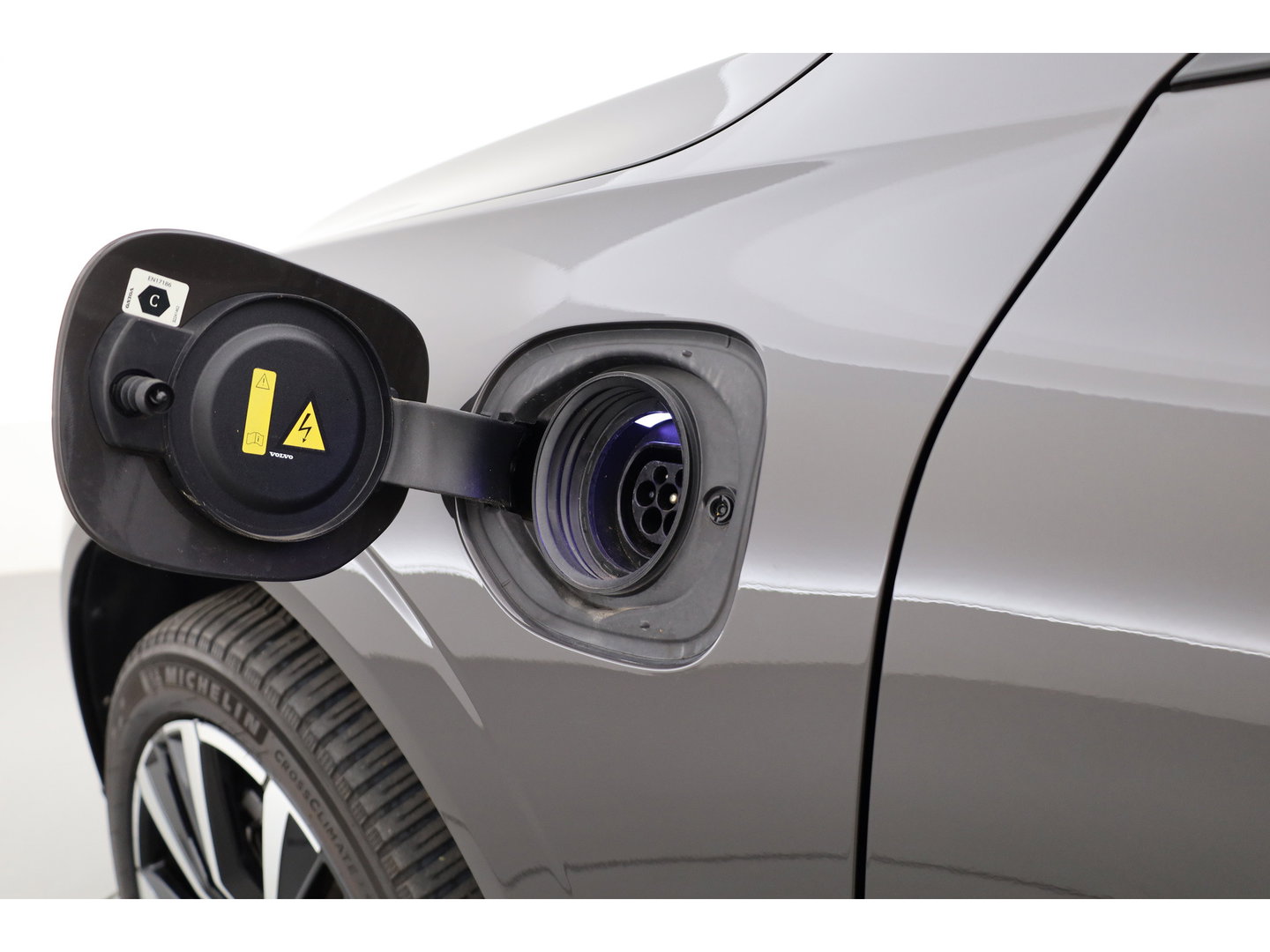 Volvo XC60 2.0 T6 Plug-in hybrid AWD Plus Dark | RIJKLAAR!! |  SOH 98% | Pano | Leder | Trekhaak | Adapt. Cruise | Stoel- Stuurverw. | 360cam | Memory | Harman Kardon