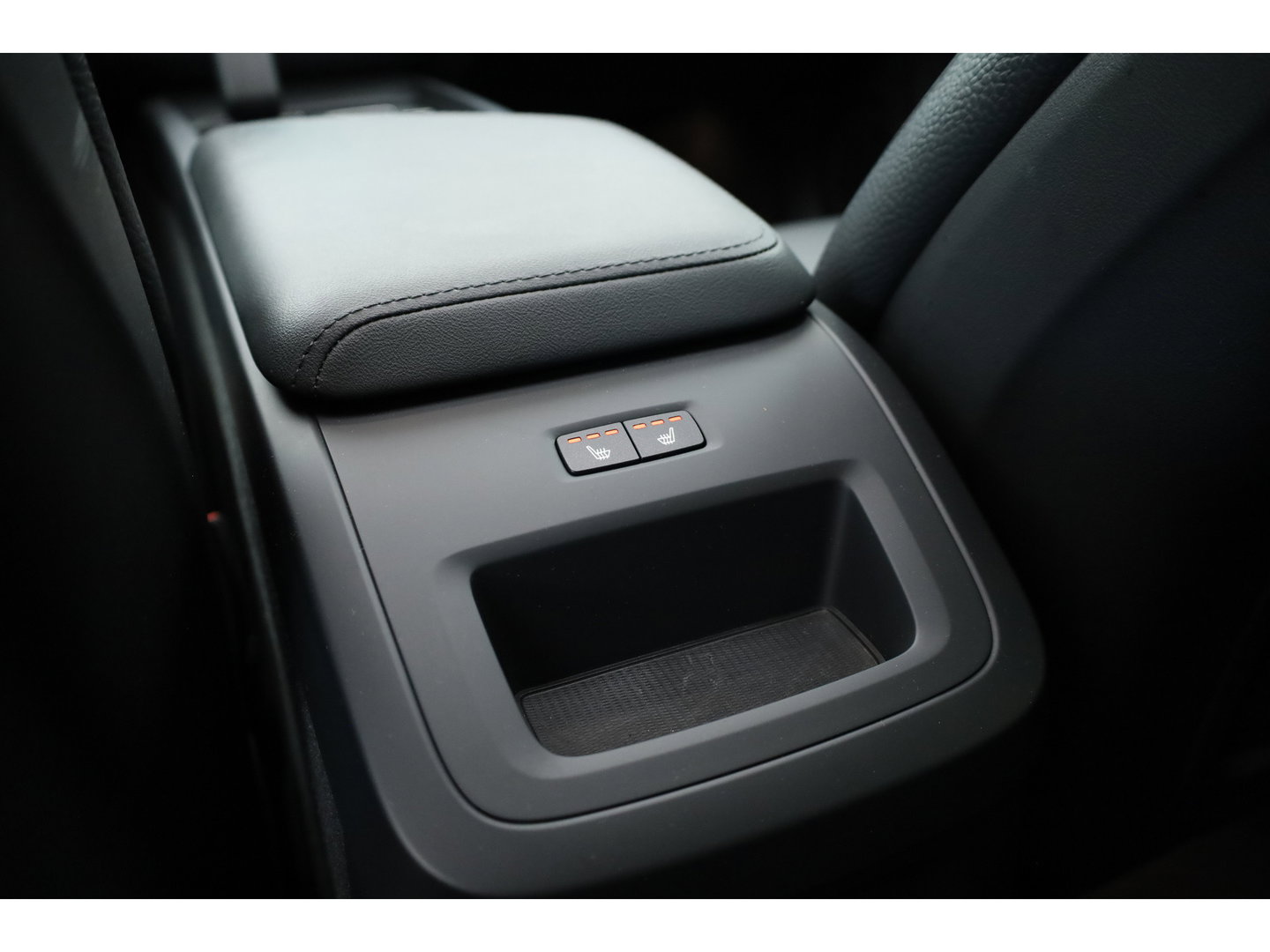 Volvo XC60 2.0 T6 Plug-in hybrid AWD Plus Dark | RIJKLAAR!! |  SOH 98% | Pano | Leder | Trekhaak | Adapt. Cruise | Stoel- Stuurverw. | 360cam | Memory | Harman Kardon