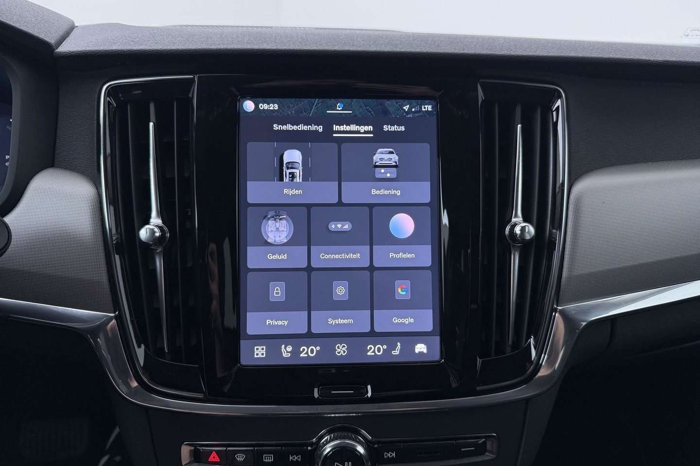 Volvo V90 T6 Plug-in hybrid Core Bright | ACC | Harman/Kardon | Camera | Memory | Stoel+Stuurverwarming | Keyless | Getint Glas