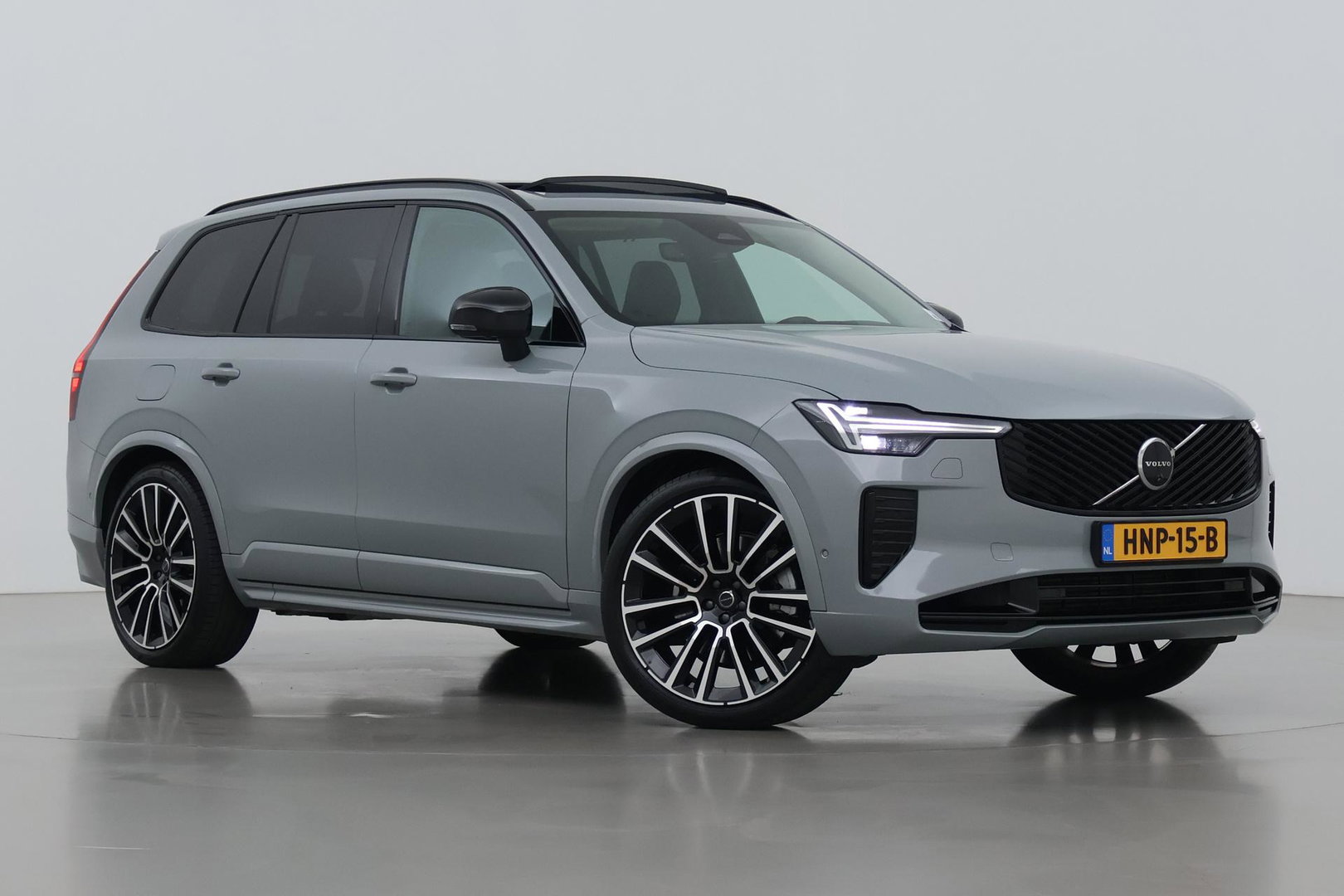 Volvo XC90 T8 Plug-in hybrid Ultra Dark | HEICO SPORTIV | ACC | Luchtvering | Bowers&Wilkins | Panoramadak | Trekhaak | Massage