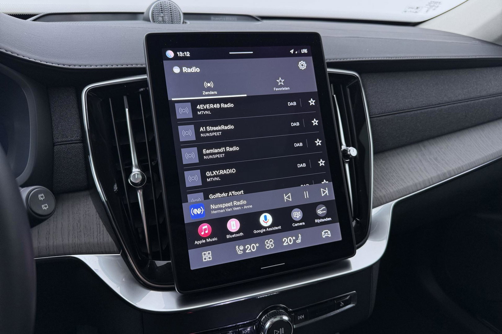 Volvo XC90 T8 Plug-in hybrid Ultra Dark | HEICO SPORTIV | ACC | Luchtvering | Bowers&Wilkins | Panoramadak | Trekhaak | Massage