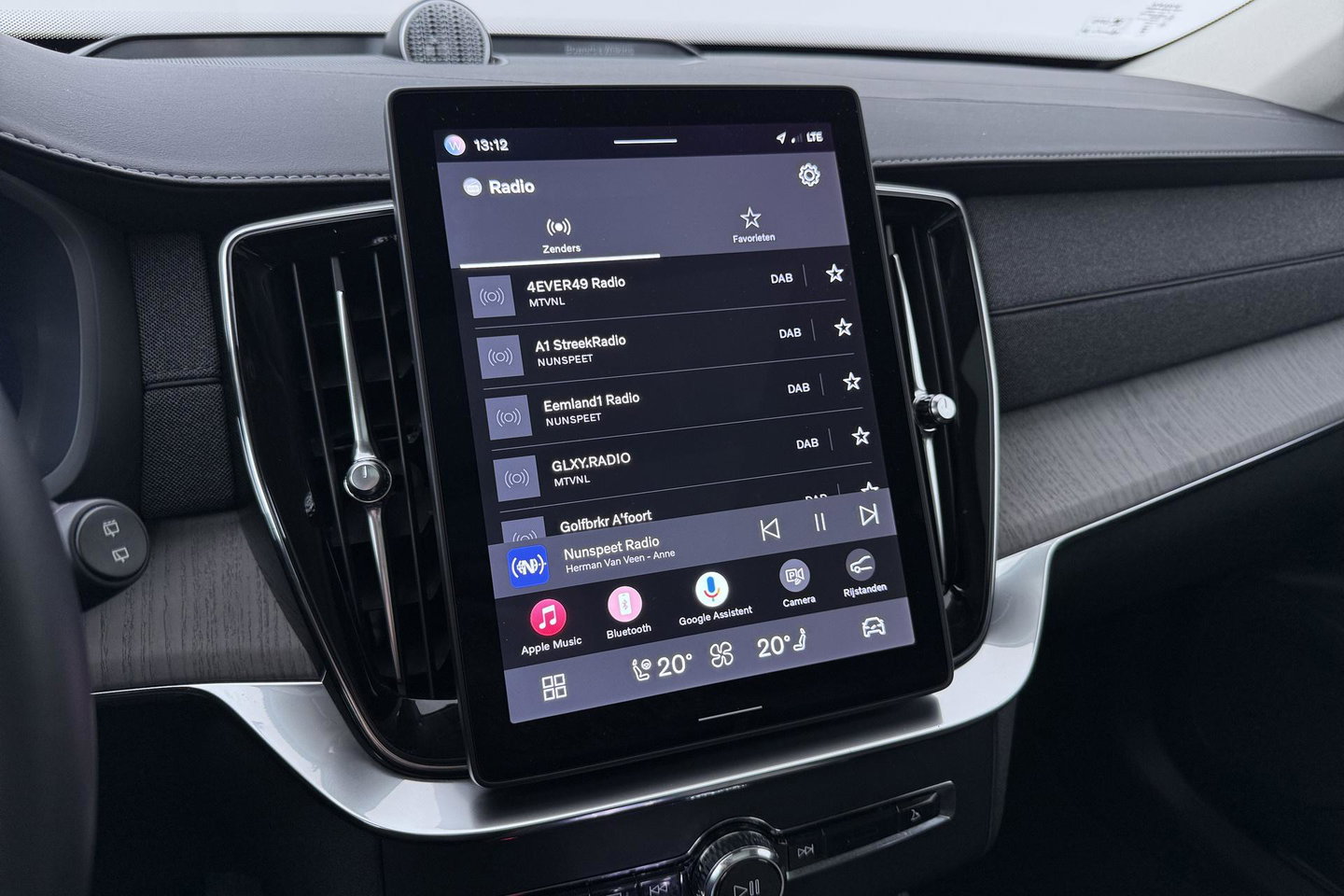 Volvo XC90 T8 Plug-in hybrid Ultra Dark | HEICO SPORTIV | ACC | Luchtvering | Bowers&Wilkins | Panoramadak | Trekhaak | Massage