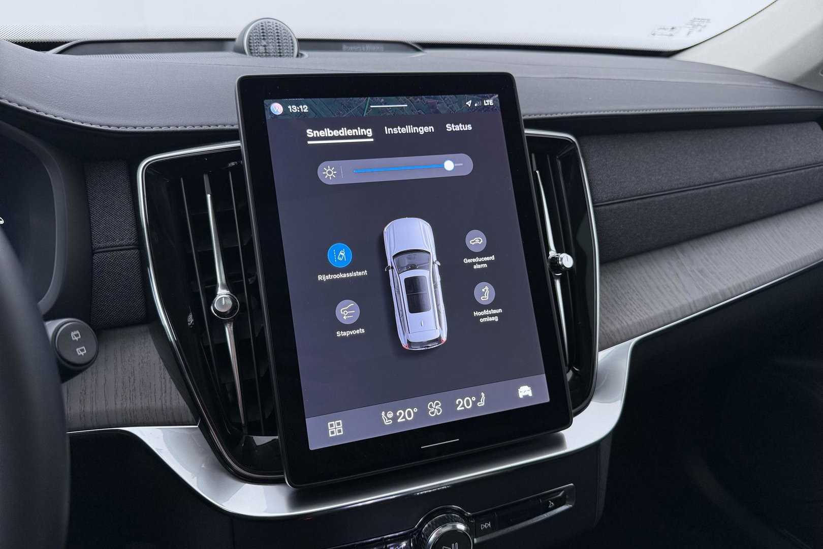 Volvo XC90 T8 Plug-in hybrid Ultra Dark | HEICO SPORTIV | ACC | Luchtvering | Bowers&Wilkins | Panoramadak | Trekhaak | Massage