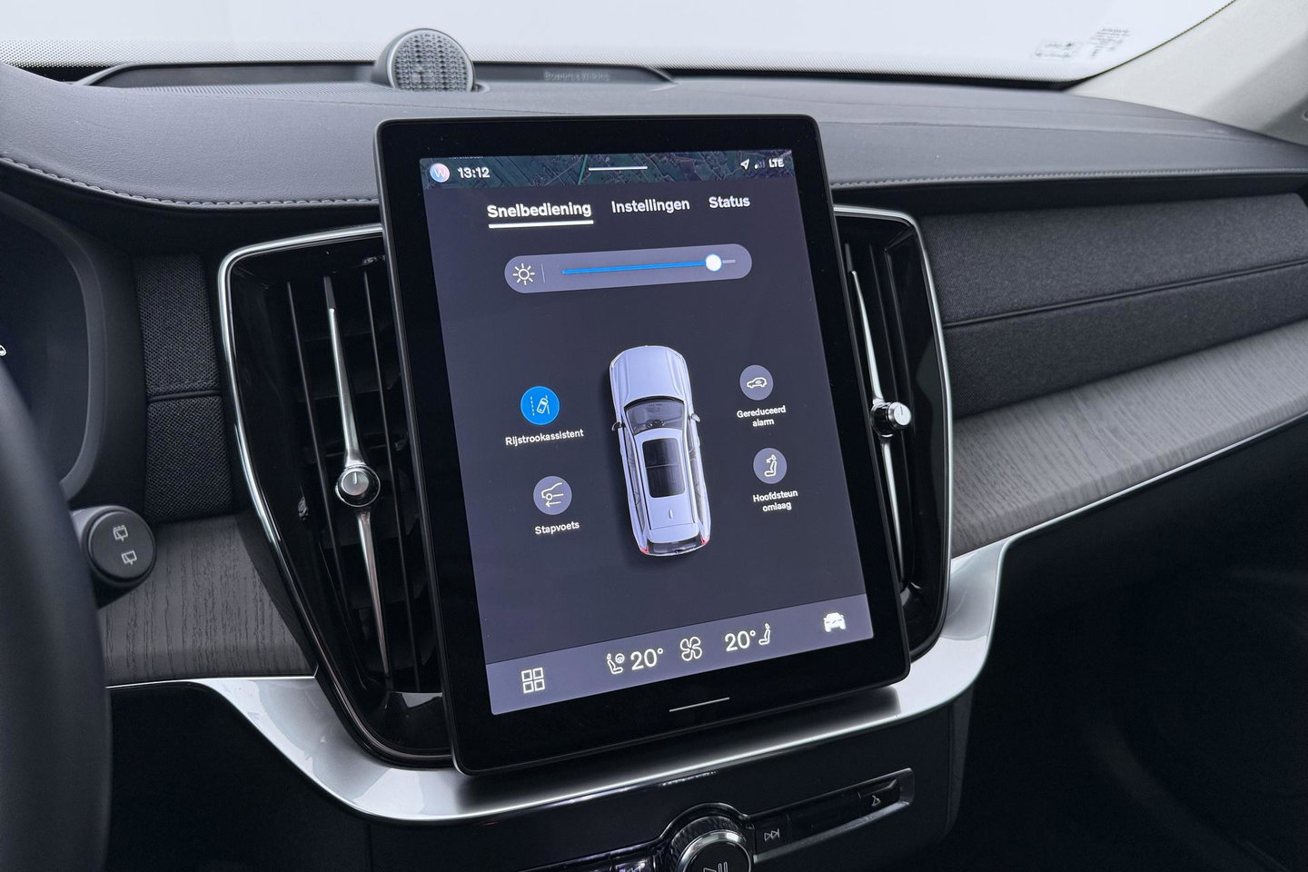 Volvo XC90 T8 Plug-in hybrid Ultra Dark | HEICO SPORTIV | ACC | Luchtvering | Bowers&Wilkins | Panoramadak | Trekhaak | Massage