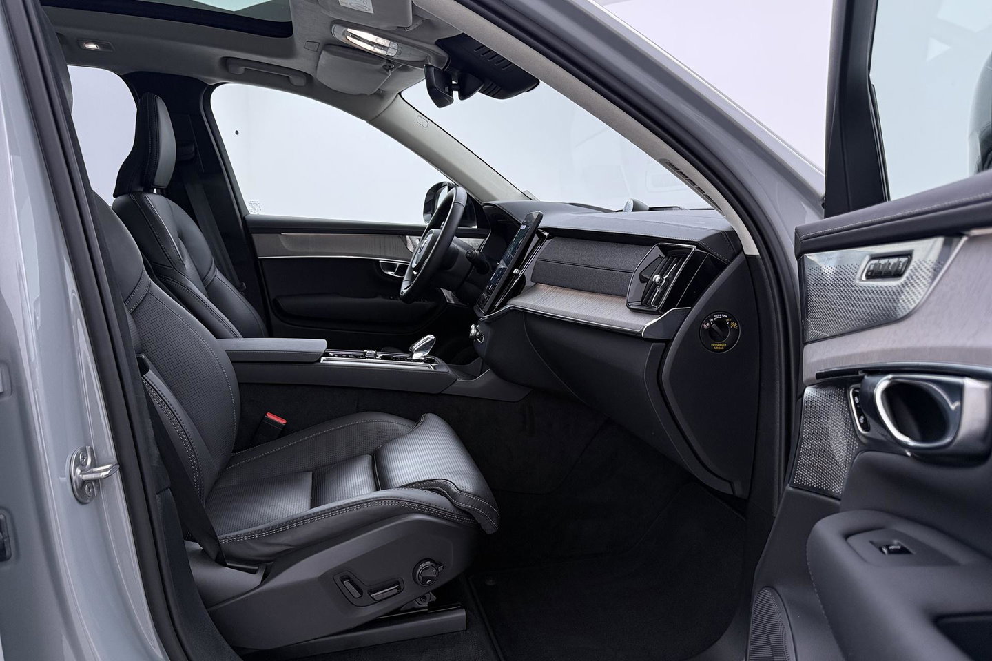 Volvo XC90 T8 Plug-in hybrid Ultra Dark | HEICO SPORTIV | ACC | Luchtvering | Bowers&Wilkins | Panoramadak | Trekhaak | Massage