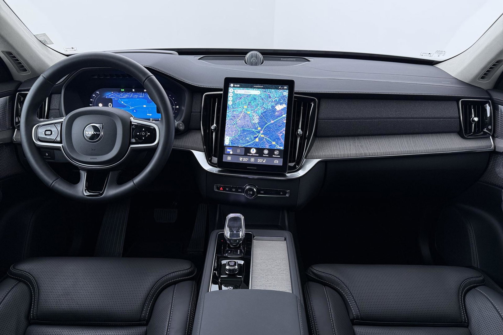 Volvo XC90 T8 Plug-in hybrid Ultra Dark | HEICO SPORTIV | ACC | Luchtvering | Bowers&Wilkins | Panoramadak | Trekhaak | Massage