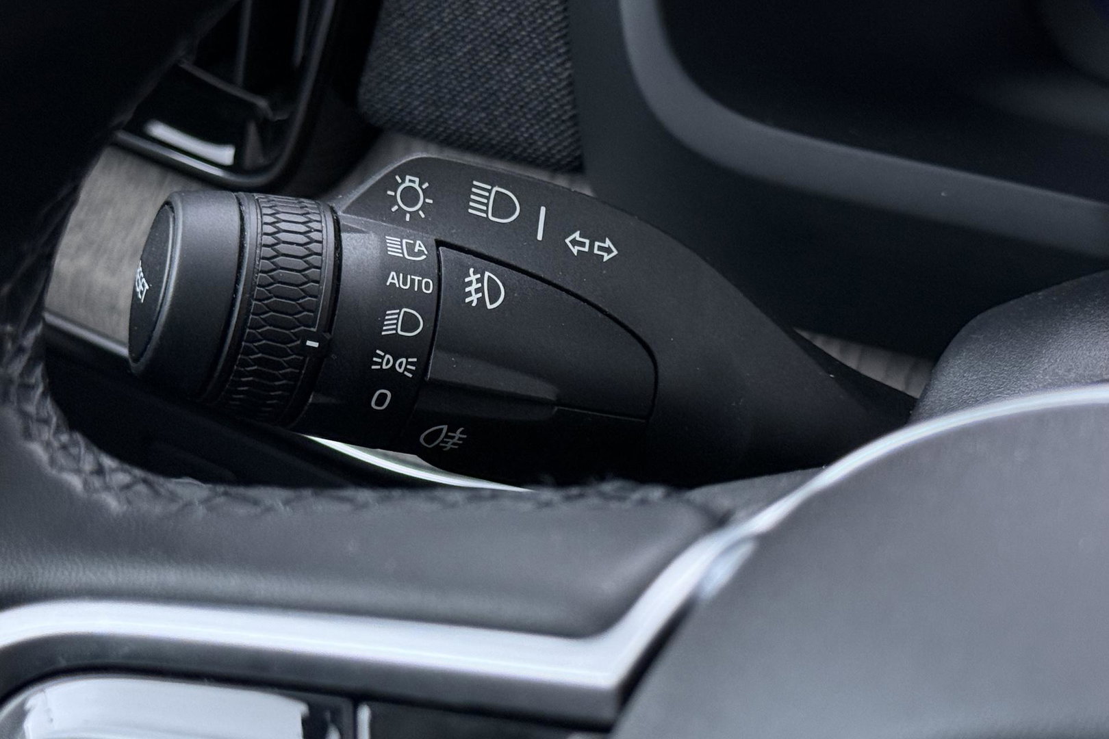 Volvo XC90 T8 Plug-in hybrid Ultra Dark | HEICO SPORTIV | ACC | Luchtvering | Bowers&Wilkins | Panoramadak | Trekhaak | Massage