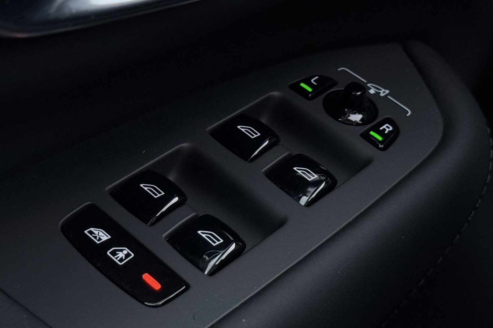 Volvo XC90 T8 Plug-in hybrid Ultra Dark | HEICO SPORTIV | ACC | Luchtvering | Bowers&Wilkins | Panoramadak | Trekhaak | Massage