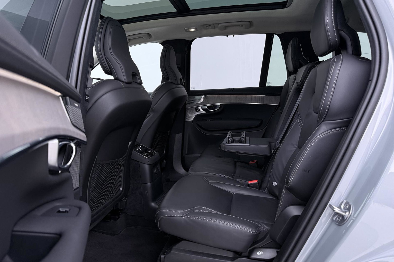 Volvo XC90 T8 Plug-in hybrid Ultra Dark | HEICO SPORTIV | ACC | Luchtvering | Bowers&Wilkins | Panoramadak | Trekhaak | Massage