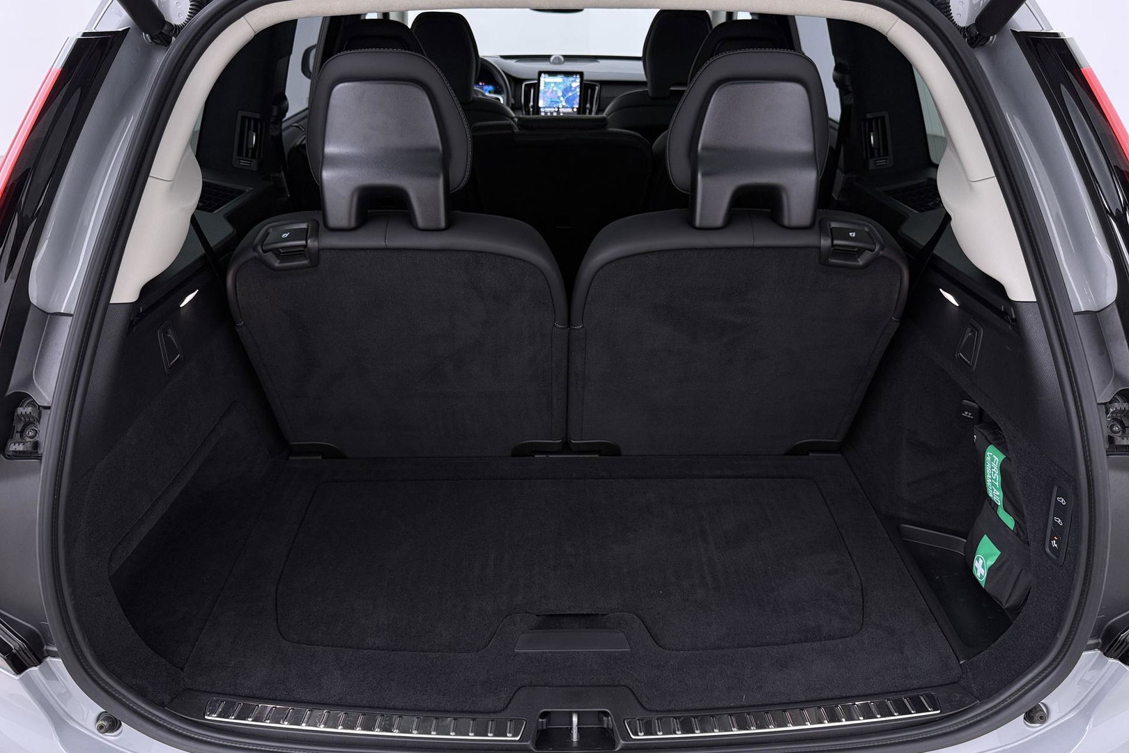 Volvo XC90 T8 Plug-in hybrid Ultra Dark | HEICO SPORTIV | ACC | Luchtvering | Bowers&Wilkins | Panoramadak | Trekhaak | Massage