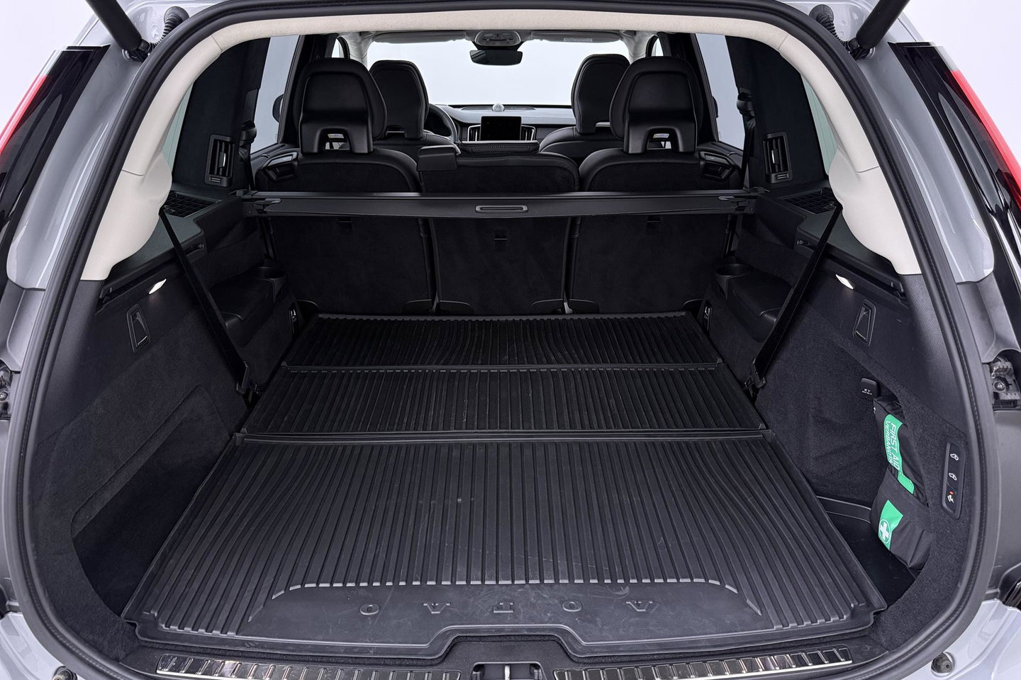 Volvo XC90 T8 Plug-in hybrid Ultra Dark | HEICO SPORTIV | ACC | Luchtvering | Bowers&Wilkins | Panoramadak | Trekhaak | Massage
