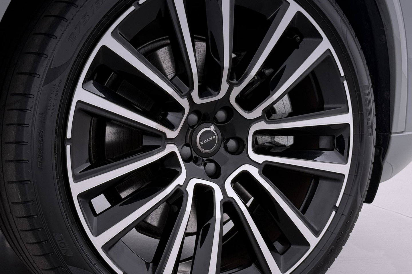 Volvo XC90 T8 Plug-in hybrid Ultra Dark | HEICO SPORTIV | ACC | Luchtvering | Bowers&Wilkins | Panoramadak | Trekhaak | Massage