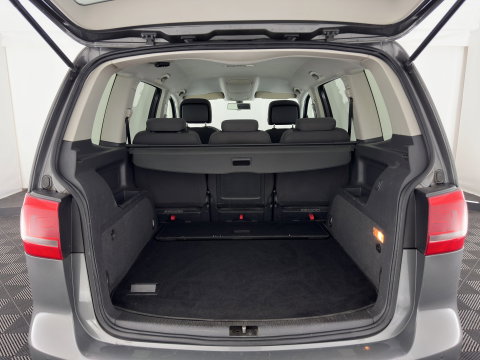 Volkswagen Touran 1.6 TDI Highline BlueMotion Aut. *NAVI-FULLMAP | COMFORT-SEATS | ECC | PDC | CRUISE | PRIVACY-GLASS | 16''ALU*
