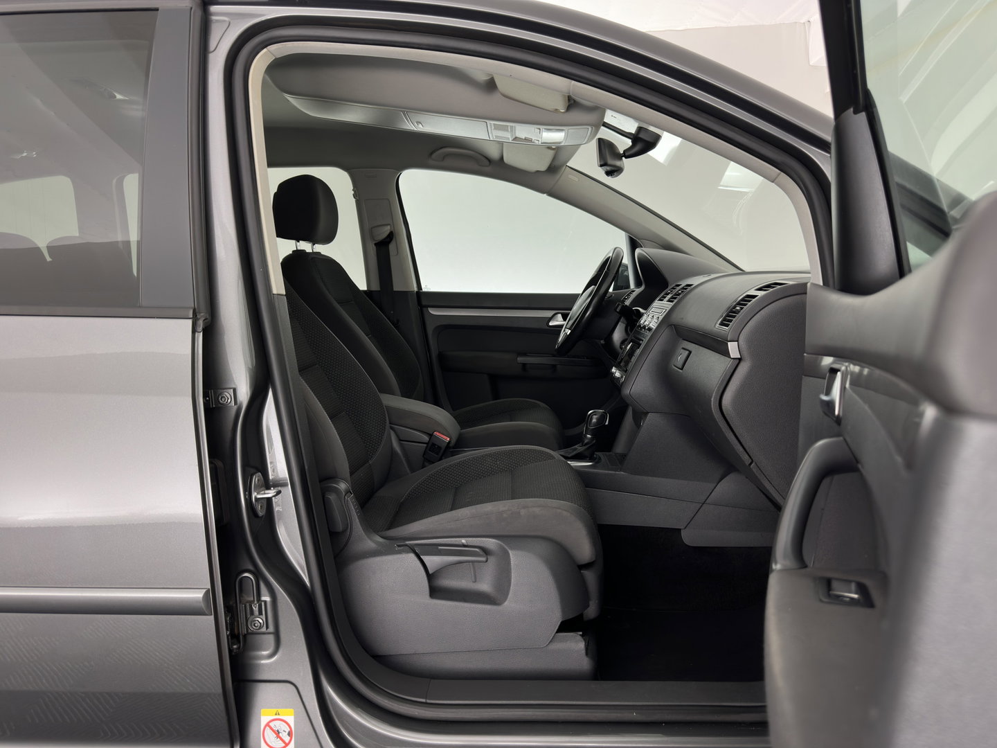Volkswagen Touran 1.6 TDI Highline BlueMotion Aut. *NAVI-FULLMAP | COMFORT-SEATS | ECC | PDC | CRUISE | PRIVACY-GLASS | 16''ALU*