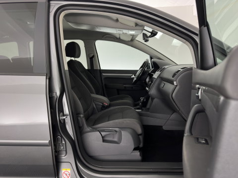 Volkswagen Touran 1.6 TDI Highline BlueMotion Aut. *NAVI-FULLMAP | COMFORT-SEATS | ECC | PDC | CRUISE | PRIVACY-GLASS | 16''ALU*
