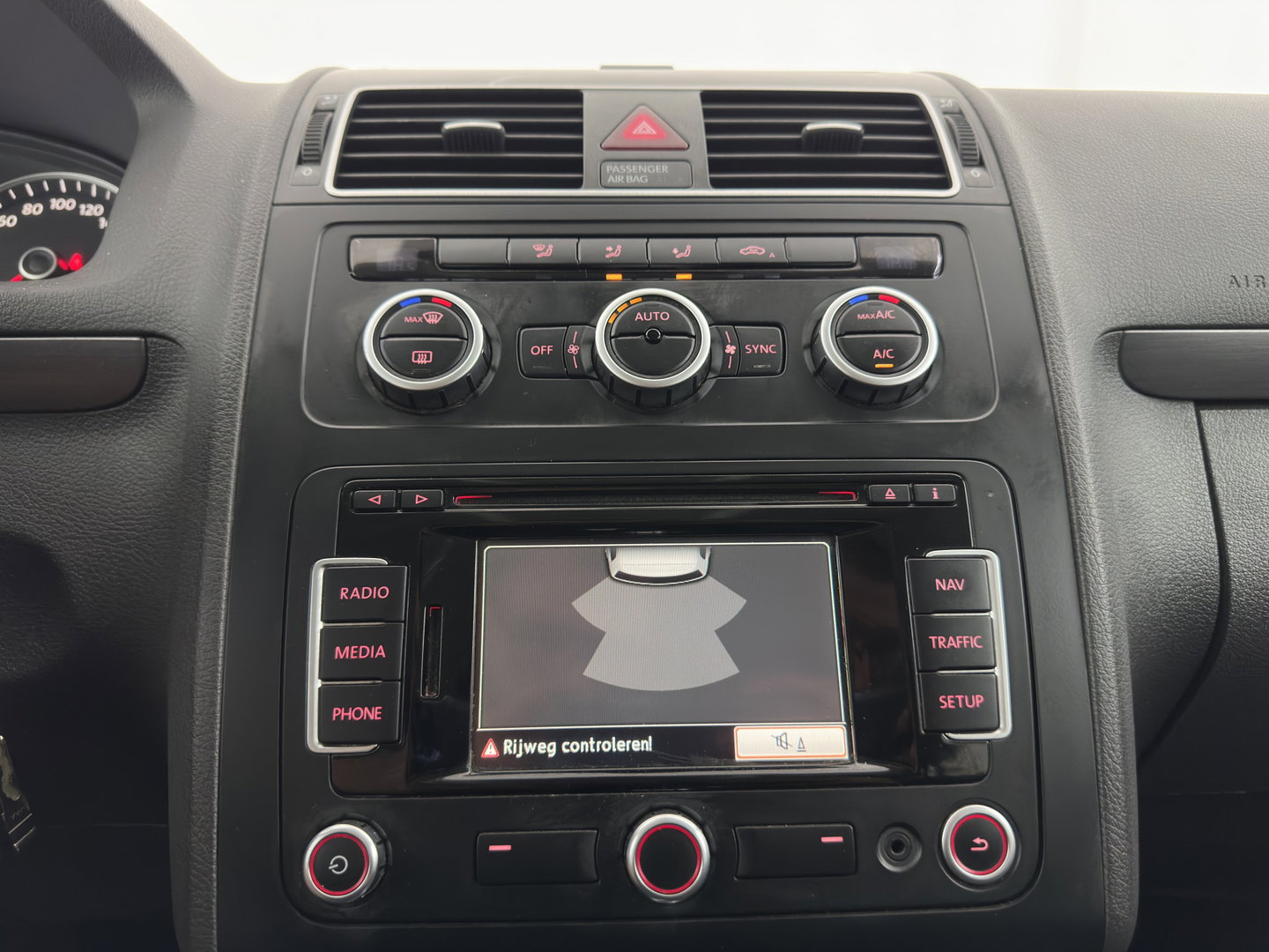 Volkswagen Touran 1.6 TDI Highline BlueMotion Aut. *NAVI-FULLMAP | COMFORT-SEATS | ECC | PDC | CRUISE | PRIVACY-GLASS | 16''ALU*
