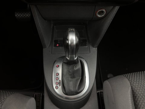 Volkswagen Touran 1.6 TDI Highline BlueMotion Aut. *NAVI-FULLMAP | COMFORT-SEATS | ECC | PDC | CRUISE | PRIVACY-GLASS | 16''ALU*