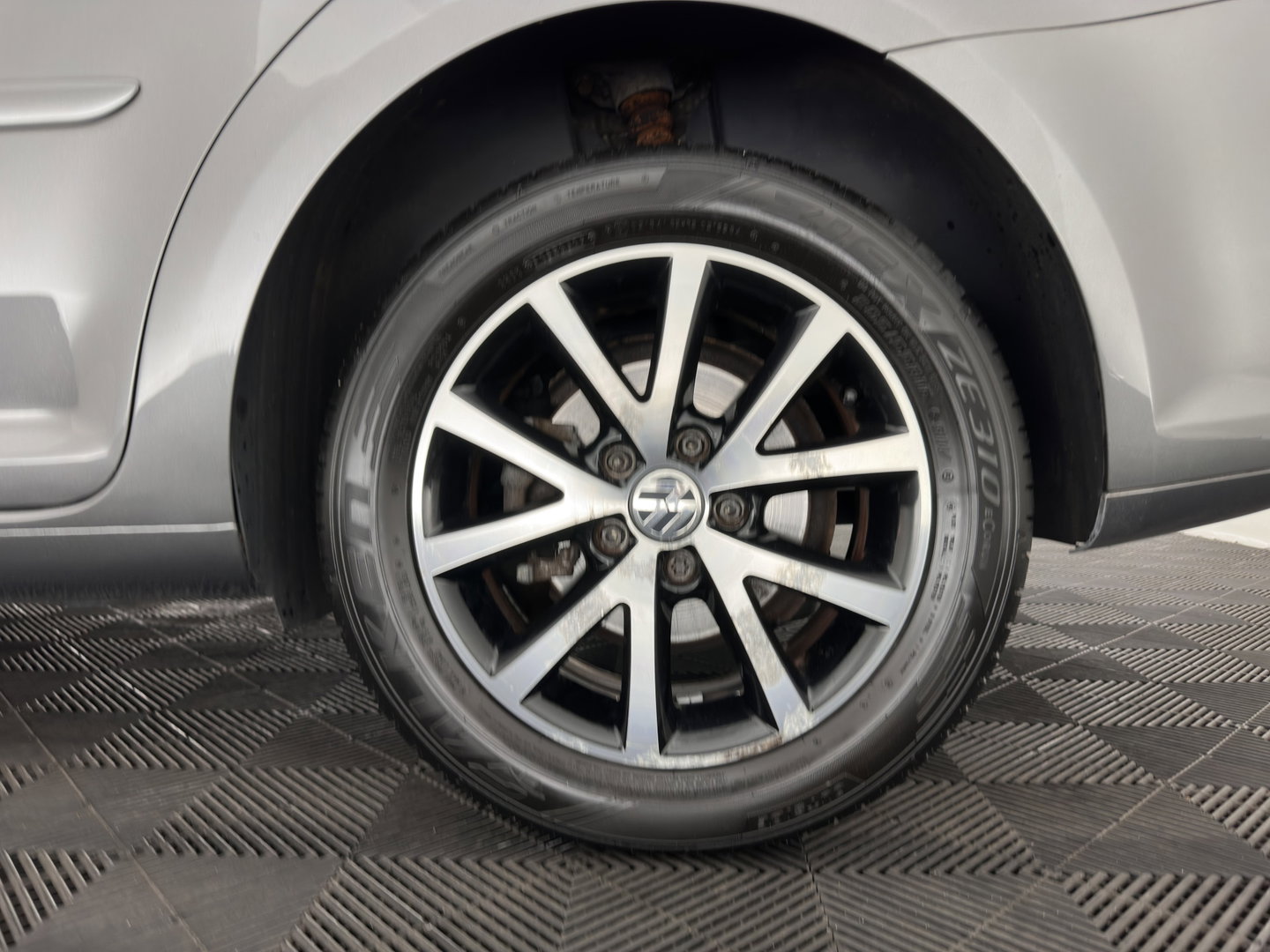Volkswagen Touran 1.6 TDI Highline BlueMotion Aut. *NAVI-FULLMAP | COMFORT-SEATS | ECC | PDC | CRUISE | PRIVACY-GLASS | 16''ALU*
