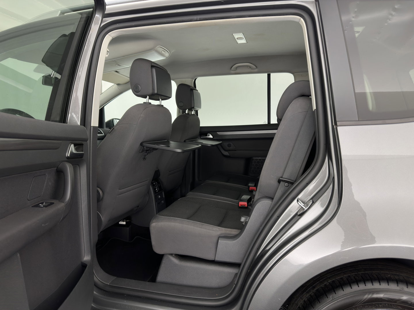 Volkswagen Touran 1.6 TDI Highline BlueMotion Aut. *NAVI-FULLMAP | COMFORT-SEATS | ECC | PDC | CRUISE | PRIVACY-GLASS | 16''ALU*