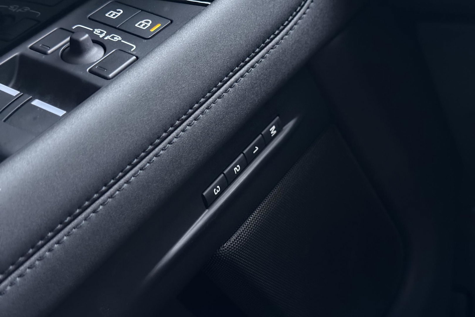Land Rover Range Rover Evoque 1.5 P300e AWD R-Dynamic SE | ACC | Panoramadak | Meridian | Memory | Stoel+Stuurverwarming | Camera | 20 Inch