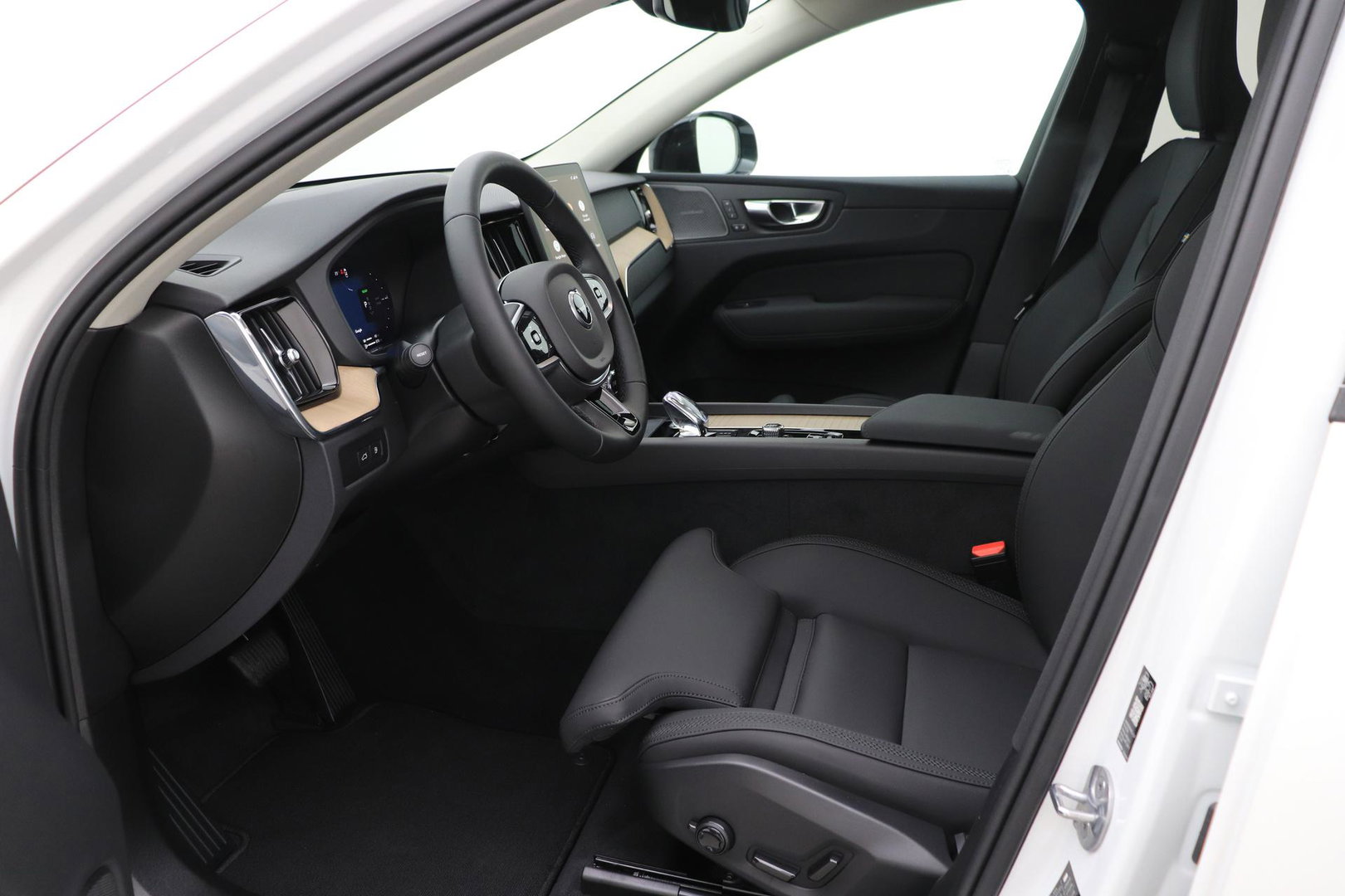 Volvo XC60 T8 Plug-in hybrid Plus Dark | FACELIFT | ACC | Panoramadak | Head-Up | Harman/Kardon | 360° Camera | BLIS