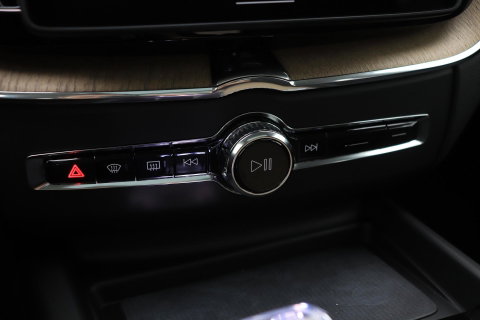 Volvo XC60 T8 Plug-in hybrid Plus Dark | FACELIFT | ACC | Panoramadak | Head-Up | Harman/Kardon | 360° Camera | BLIS