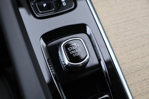 Volvo XC60 T8 Plug-in hybrid Plus Dark | FACELIFT | ACC | Panoramadak | Head-Up | Harman/Kardon | 360° Camera | BLIS