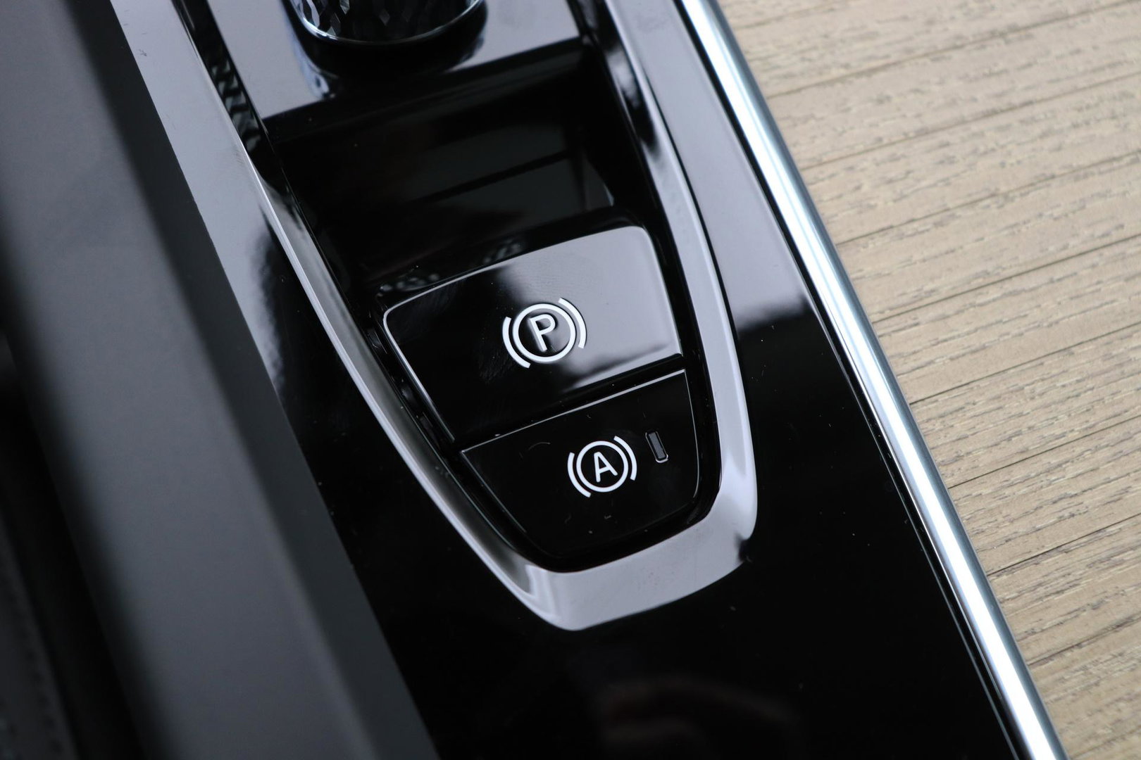 Volvo XC60 T8 Plug-in hybrid Plus Dark | FACELIFT | ACC | Panoramadak | Head-Up | Harman/Kardon | 360° Camera | BLIS