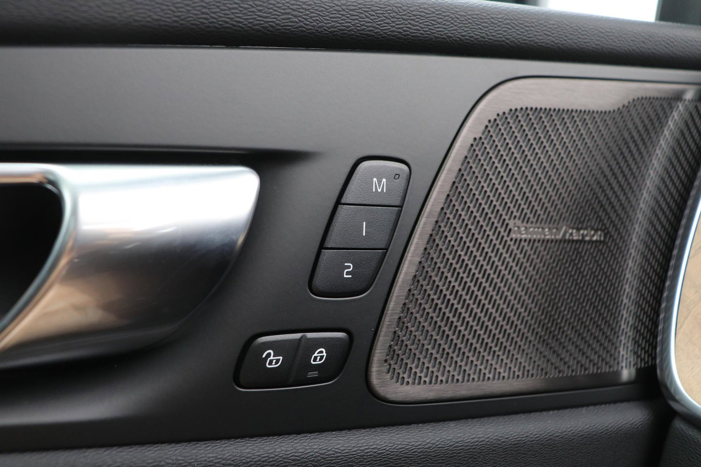 Volvo XC60 T8 Plug-in hybrid Plus Dark | FACELIFT | ACC | Panoramadak | Head-Up | Harman/Kardon | 360° Camera | BLIS