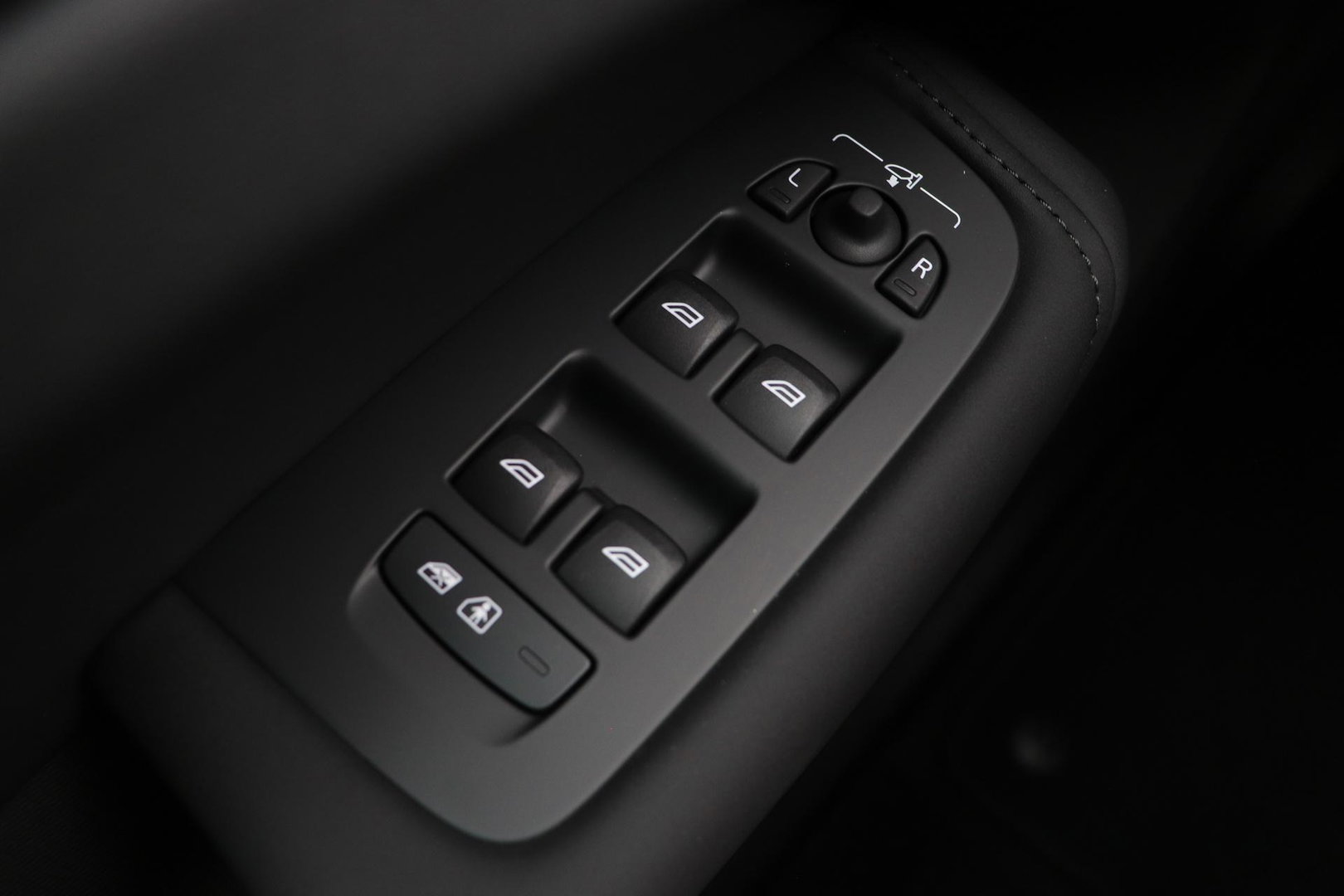 Volvo XC60 T8 Plug-in hybrid Plus Dark | FACELIFT | ACC | Panoramadak | Head-Up | Harman/Kardon | 360° Camera | BLIS