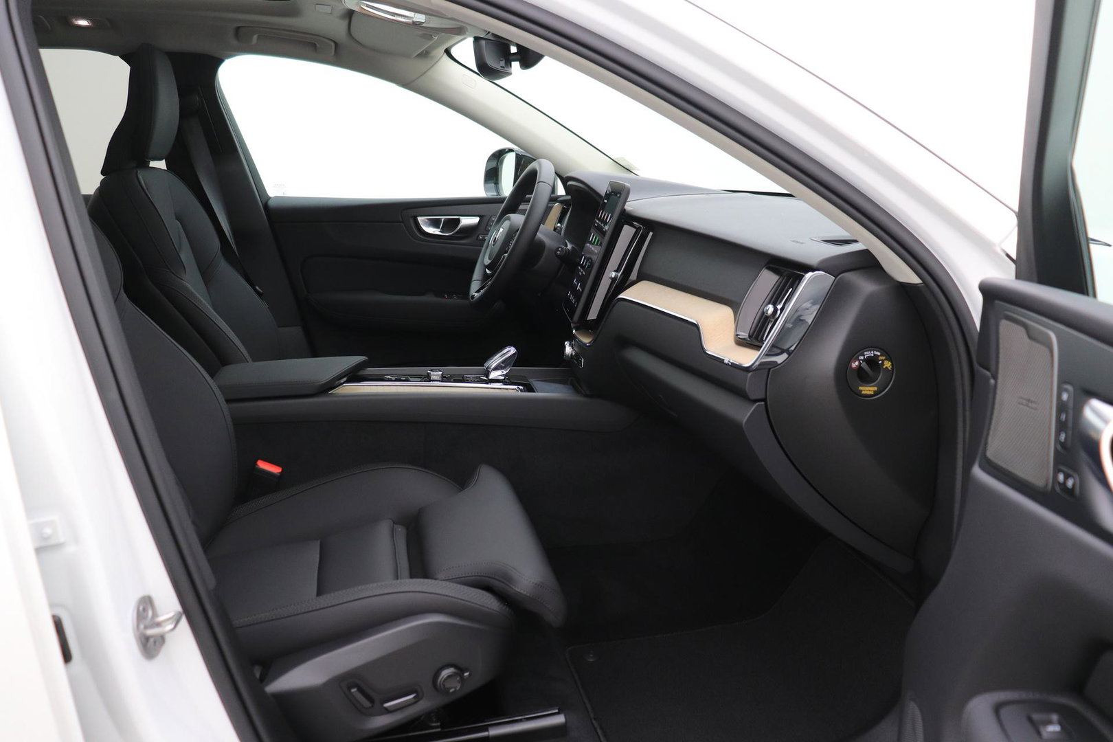 Volvo XC60 T8 Plug-in hybrid Plus Dark | FACELIFT | ACC | Panoramadak | Head-Up | Harman/Kardon | 360° Camera | BLIS