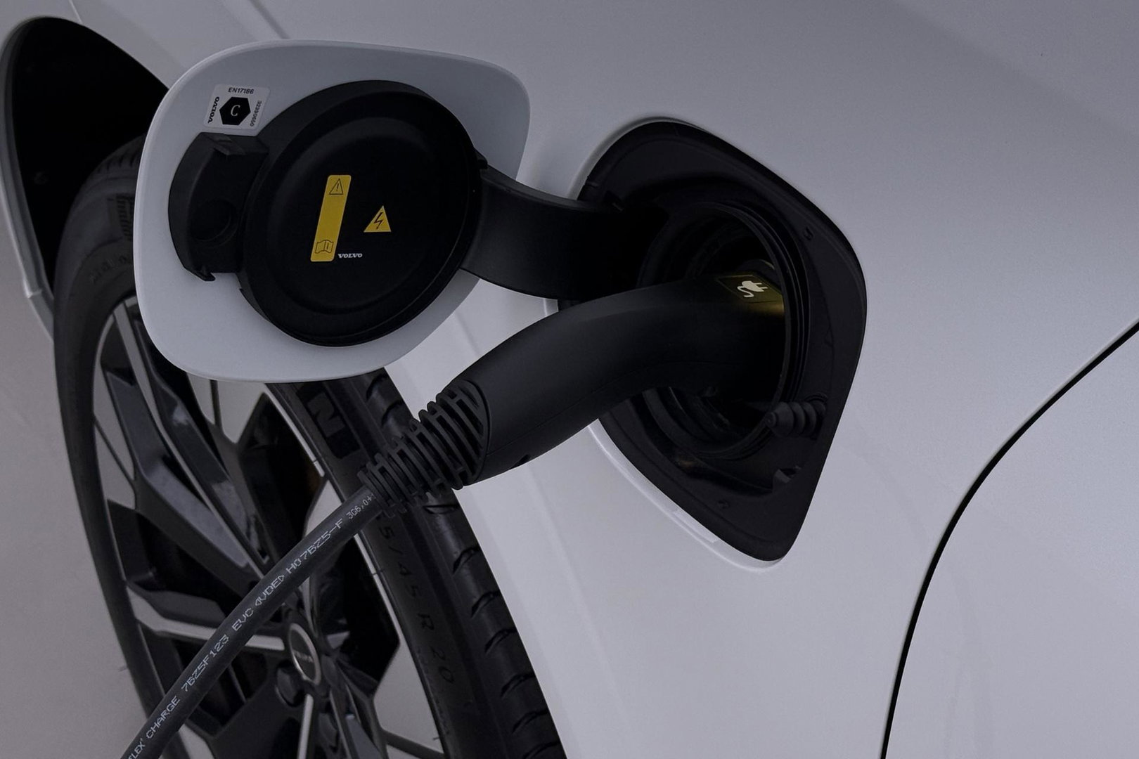 Volvo XC60 T8 Plug-in hybrid Plus Dark | FACELIFT | ACC | Panoramadak | Head-Up | Harman/Kardon | 360° Camera | BLIS