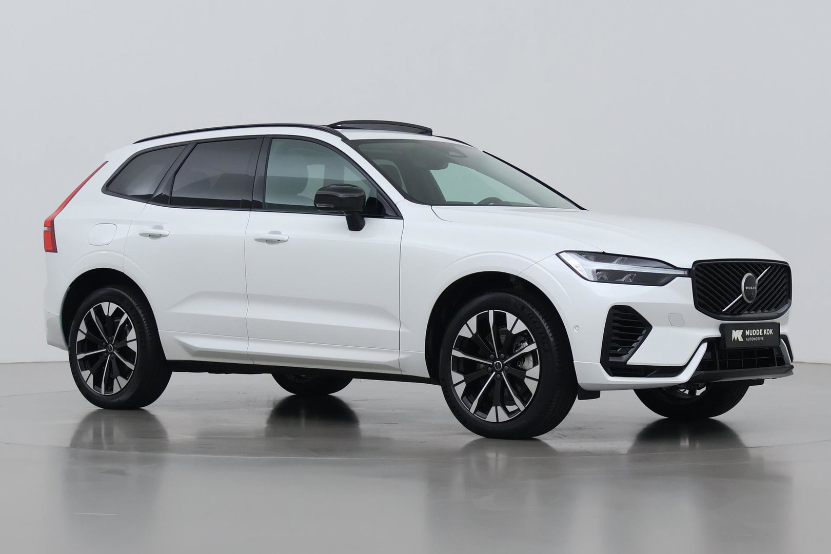 Volvo XC60 T8 Plug-in hybrid Plus Dark | FACELIFT | ACC | Panoramadak | Head-Up | Harman/Kardon | 360° Camera | BLIS