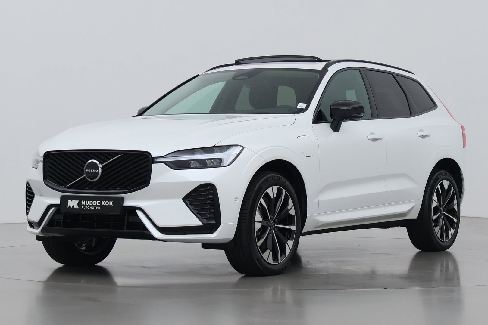 Volvo XC60 T8 Plug-in hybrid Plus Dark | FACELIFT | ACC | Panoramadak | Head-Up | Harman/Kardon | 360° Camera | BLIS