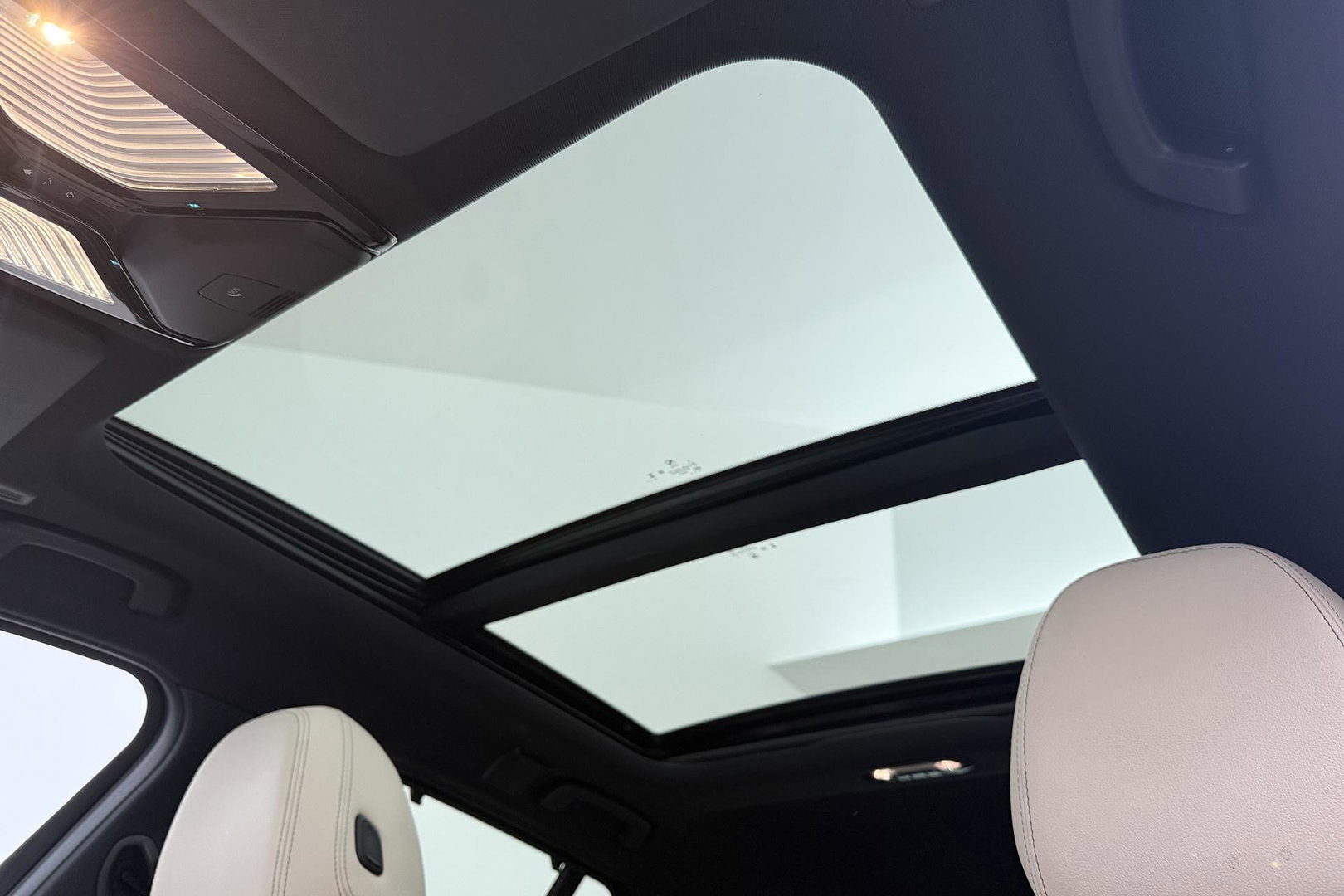 BMW 3 Serie Touring 330e xDrive | ACC | Trekhaak | Panoramadak | 360° Camera | Harman/Kardon | Head-Up | Stuurverwarming