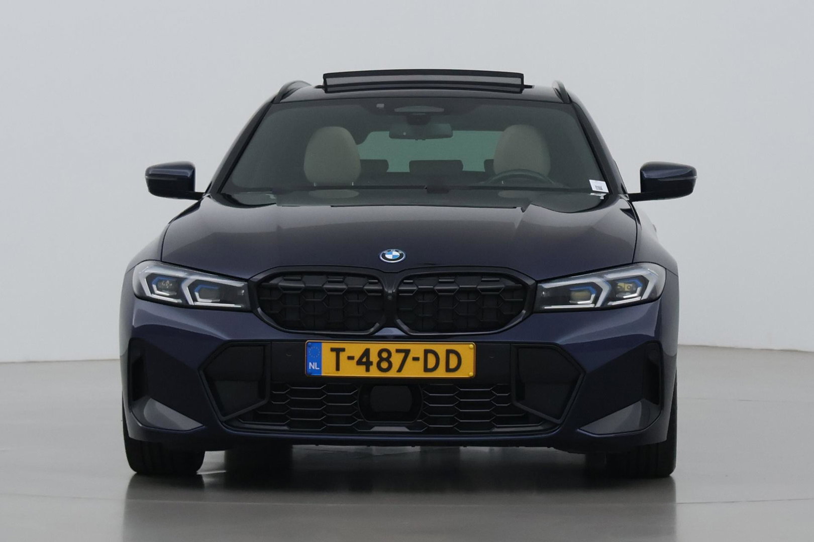 BMW 3 Serie Touring 330e xDrive | ACC | Trekhaak | Panoramadak | 360° Camera | Harman/Kardon | Head-Up | Stuurverwarming