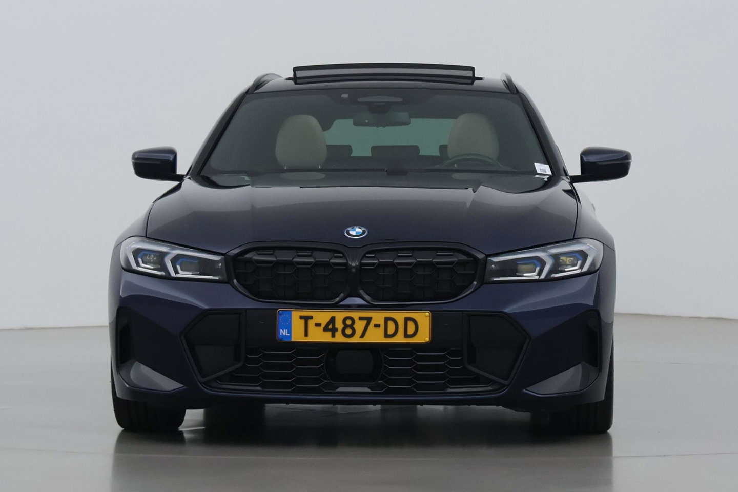 BMW 3 Serie Touring 330e xDrive | ACC | Trekhaak | Panoramadak | 360° Camera | Harman/Kardon | Head-Up | Stuurverwarming