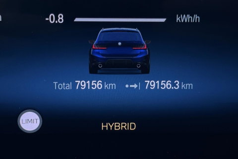 BMW 3 Serie Touring 330e xDrive | ACC | Trekhaak | Panoramadak | 360° Camera | Harman/Kardon | Head-Up | Stuurverwarming