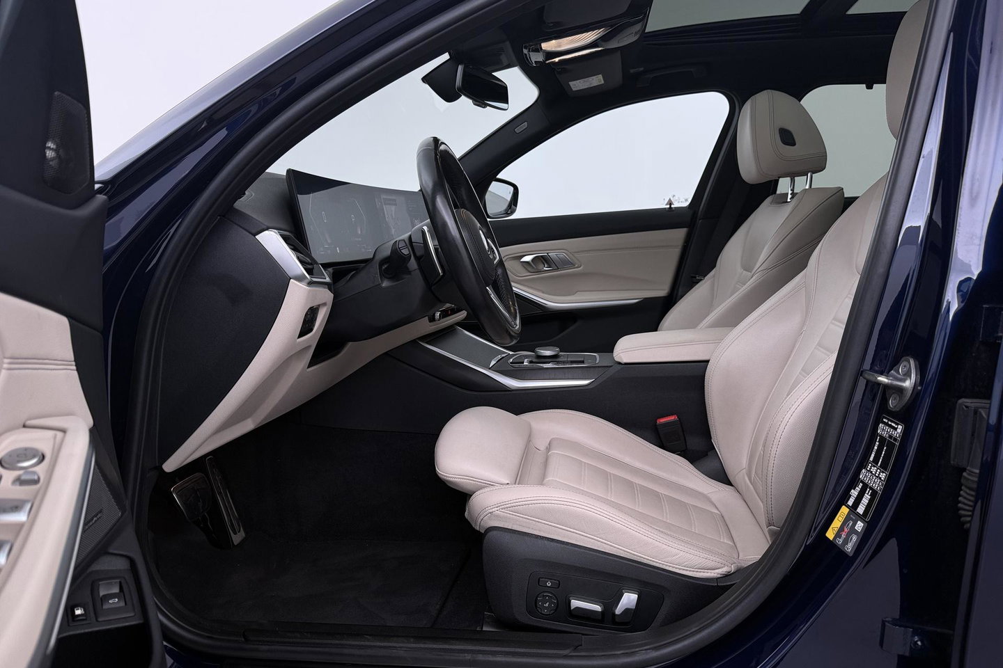 BMW 3 Serie Touring 330e xDrive | ACC | Trekhaak | Panoramadak | 360° Camera | Harman/Kardon | Head-Up | Stuurverwarming