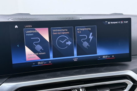 BMW 3 Serie Touring 330e xDrive | ACC | Trekhaak | Panoramadak | 360° Camera | Harman/Kardon | Head-Up | Stuurverwarming