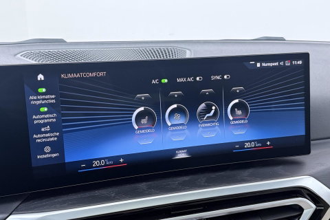 BMW 3 Serie Touring 330e xDrive | ACC | Trekhaak | Panoramadak | 360° Camera | Harman/Kardon | Head-Up | Stuurverwarming